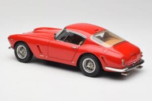 Ferrari 250 GT SWB Červený CMC 1:18 M-046 Kov – obrázek 5 z 6