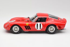 Ferrari 250 GTO #11 J. Surtees / M. Parkes Paris 1000km 1962 CMC 1:18 M-249 Kov – obrázek 3 z 6