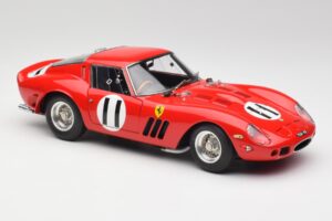 Ferrari 250 GTO #11 J. Surtees / M. Parkes Paris 1000km 1962 CMC 1:18 M-249 Kov – obrázek 4 z 6
