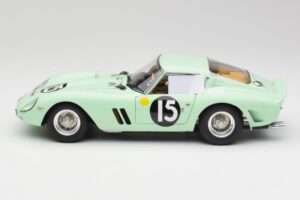 Ferrari 250 GTO #15 S. Moss / G. Hill Goodwood 1962 CMC 1:18 M-247 Kov – obrázek 3 z 6