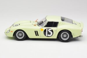 Ferrari 250 GTO #15 S. Moss / I. Ireland Goodwood Tourist Trophy Winner 1962 Kyosho 1:18 08438C Kov – obrázek 4 z 8