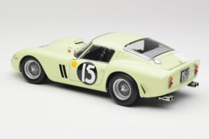 Ferrari 250 GTO #15 S. Moss / I. Ireland Goodwood Tourist Trophy Winner 1962 Kyosho 1:18 08438C Kov – obrázek 7 z 8