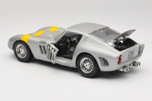 Ferrari 250 GTO #172 L. Bianchi / G. Berger Tour de France 1962 Stříbrný Limitovaná Edice Bburago 1:18 3011-S1 Kov – obrázek 5 z 8