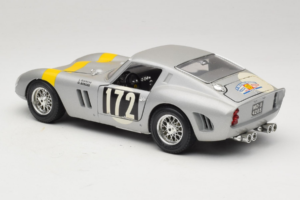 Ferrari 250 GTO #172 L. Bianchi / G. Berger Tour de France 1962 Stříbrný Limitovaná Edice Bburago 1:18 3011-S1 Kov – obrázek 7 z 8