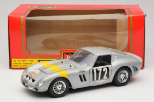 Ferrari 250 GTO #172 L. Bianchi / G. Berger Tour de France 1962 Stříbrný Limitovaná Edice Bburago 1:18 3011-S1 Kov – obrázek 8 z 8