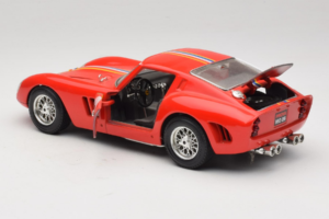 Ferrari 250 GTO #19 Červený Pruhy 1962 Bburago 1:18 3011-P3 Kov – obrázek 5 z 8