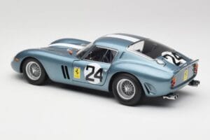 Ferrari 250 GTO #24 P. Rodriguez 12 Hours of Sebring GT3.0 Winner 1962 Kyosho 1:18 08438D Kov – obrázek 7 z 8