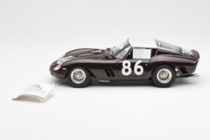 Ferrari 250 GTO #86 Targa Florio 1962 CMC 1:18 M-156 Kov – obrázek 3 z 6