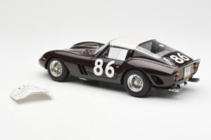 Ferrari 250 GTO #86 Targa Florio 1962 CMC 1:18 M-156 Kov – obrázek 5 z 6