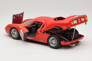 Ferrari 250 LM #21 M. Gregory / J. Rindt 24 Hours of Le Mans 1965 Bburago 1:18 3033-P2 Kov – obrázek 5 z 8