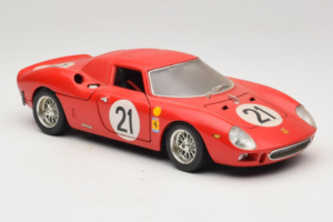 Ferrari 250 LM #21 M. Gregory / J. Rindt 24 Hours of Le Mans 1965 Bburago 1:18 3033-P2 Kov – obrázek 6 z 8