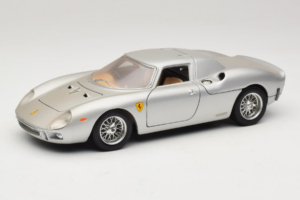 Ferrari 250 LM Stříbrný Bburago 1:18 3033-S1 Kov