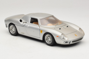Ferrari 250 LM Stříbrný Bburago 1:18 3033-S1 Kov – obrázek 6 z 8