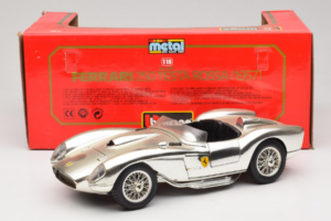 Ferrari 250 Testa Rossa Chrome Stříbrný Bburago 1:18 3007-C1 Kov – obrázek 8 z 8