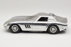 Ferrari 275 GTB Chrome Stříbrný Guiloy 1:18 B004 Kov – obrázek 4 z 8