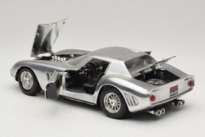 Ferrari 275 GTB Chrome Stříbrný Guiloy 1:18 B004 Kov – obrázek 5 z 8