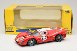 Ferrari 330 P4 #22 Scuderia Filipinetti Poor Condition 1967 Revell 1:18 48825-P1 Kov – obrázek 8 z 8