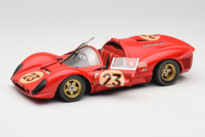 Ferrari 330 P4 #23 L. Bandini / C. Amon 24 Hours of Daytona Winner 1967 Revell 1:18 48833 Kov – obrázek 2 z 8