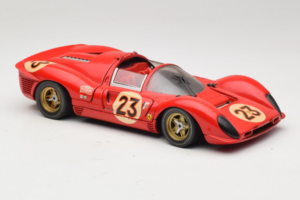 Ferrari 330 P4 #23 L. Bandini / C. Amon 24 Hours of Daytona Winner 1967 Revell 1:18 48833 Kov – obrázek 6 z 8