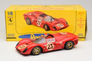 Ferrari 330 P4 #23 L. Bandini / C. Amon 24 Hours of Daytona Winner 1967 Revell 1:18 48833 Kov – obrázek 8 z 8