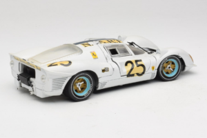 Ferrari 330 P4 #25 Bílý Revell 1:18 48845 Kov – obrázek 3 z 8
