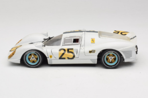 Ferrari 330 P4 #25 Bílý Revell 1:18 48845 Kov – obrázek 4 z 8