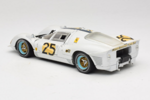 Ferrari 330 P4 #25 Bílý Revell 1:18 48845 Kov – obrázek 7 z 8