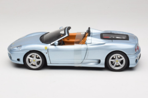 Ferrari 360 Spider Modrý The Italian Job Hot Wheels 1:18 P9905 Kov – obrázek 3 z 6
