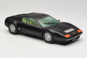 Ferrari 365 GT4 BB Černý Chrono 1:18 CH002 Kov – obrázek 6 z 8