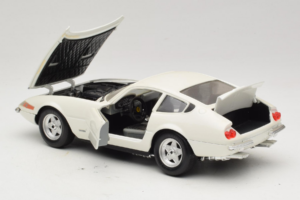 Ferrari 365 GTB/4 Daytona Berlina Bílý Techno Giodi 1:18 74007 Kov – obrázek 5 z 8