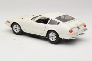 Ferrari 365 GTB/4 Daytona Berlina Bílý Techno Giodi 1:18 74007 Kov – obrázek 7 z 8
