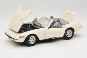 Ferrari 365 GTS/4 Spider Bílý Techno Giodi 1:18 40028 Kov – obrázek 2 z 8