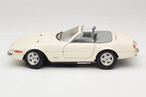 Ferrari 365 GTS/4 Spider Bílý Techno Giodi 1:18 40028 Kov – obrázek 4 z 8