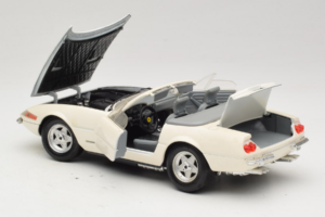 Ferrari 365 GTS/4 Spider Bílý Techno Giodi 1:18 40028 Kov – obrázek 5 z 8