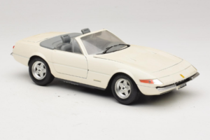 Ferrari 365 GTS/4 Spider Bílý Techno Giodi 1:18 40028 Kov – obrázek 6 z 8