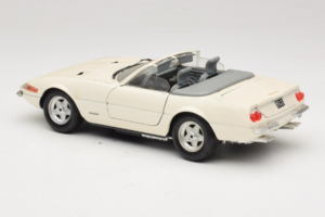 Ferrari 365 GTS/4 Spider Bílý Techno Giodi 1:18 40028 Kov – obrázek 7 z 8