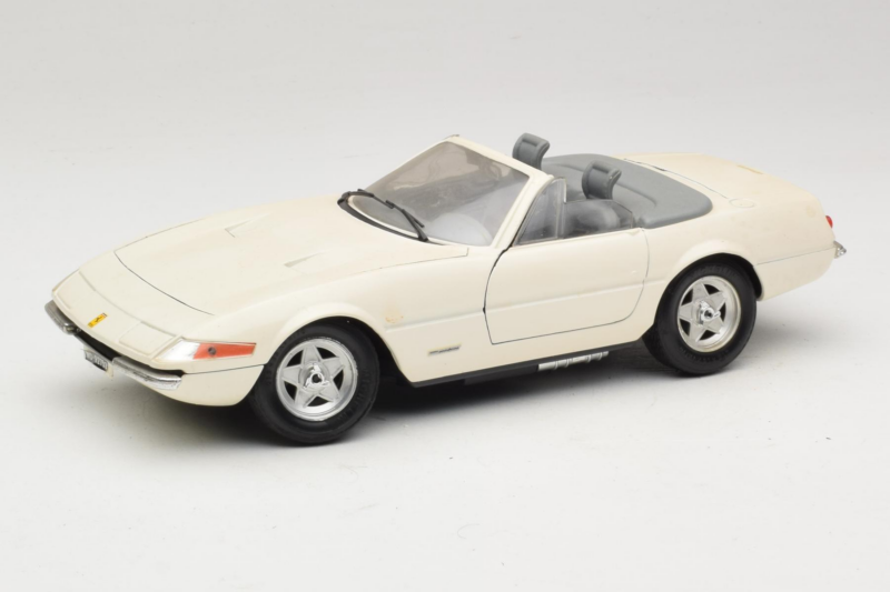 Ferrari 365 GTS/4 Spider Bílý Techno Giodi 1:18 40028 Kov