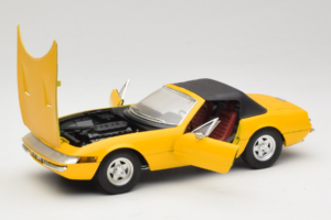 Ferrari 365 GTS Žlutý S Černou Střechou Solido 1:18 8018 Kov – obrázek 2 z 8
