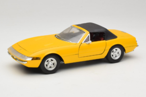 Ferrari 365 GTS Žlutý S Černou Střechou Solido 1:18 8018 Kov