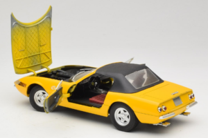 Ferrari 365 GTS Žlutý S Černou Střechou Solido 1:18 8018 Kov – obrázek 5 z 8