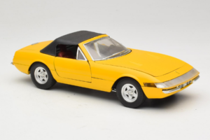 Ferrari 365 GTS Žlutý S Černou Střechou Solido 1:18 8018 Kov – obrázek 6 z 8