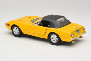 Ferrari 365 GTS Žlutý S Černou Střechou Solido 1:18 8018 Kov – obrázek 7 z 8