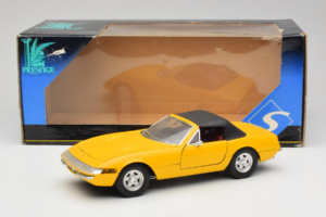Ferrari 365 GTS Žlutý S Černou Střechou Solido 1:18 8018 Kov – obrázek 8 z 8