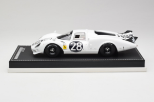 Ferrari 365 P2 #28 M. Gregory / J. Schlesser NART 24 Hours of Daytona 1967 Bílý AB Models 1:18 REMC019 Pryskyřice