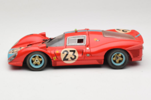 Ferrari 412P #23 W. Mairesse / J. Beurlys Le Mans 1967 Červený Revell 1:18 48826 Kov – obrázek 4 z 8