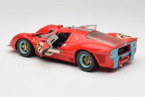 Ferrari 412P #23 W. Mairesse / J. Beurlys Le Mans 1967 Červený Revell 1:18 48826 Kov – obrázek 5 z 8