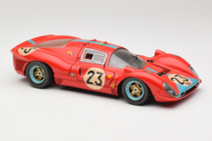 Ferrari 412P #23 W. Mairesse / J. Beurlys Le Mans 1967 Červený Revell 1:18 48826 Kov – obrázek 6 z 8