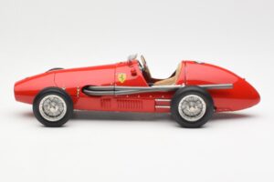 Ferrari 500 F2 #1 A. Ascari F1 Double World Champion 1952-1953 CMC 1:18 M-056 Kov – obrázek 3 z 6