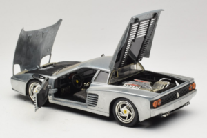 Ferrari 512M Chrome Silver Hot Wheels 1:18 25739 Kov – obrázek 5 z 8