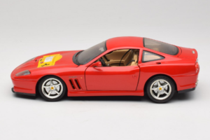 Ferrari 550 Maranello 22 Jahre Ferrari Model Club Červený Bburago 1:18 3064-P2 Kov – obrázek 4 z 8